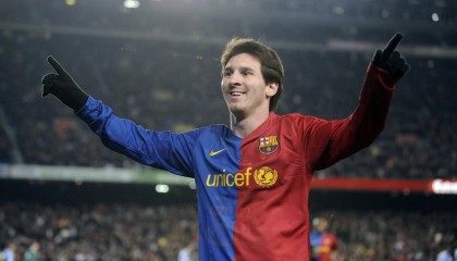 九游体育官网入口-《虚拟偶像与电竞深度融合，跨界合作频繁》，虚拟偶像线下